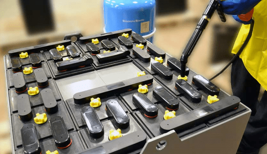 Using a forklift battery watering gun